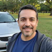 Foto de perfil casual de Mauricio Rojas