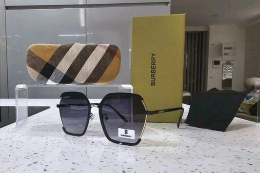 Lentes Burberry negros sin estrellas